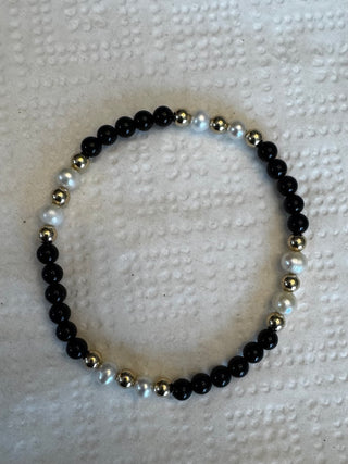 Blk Onyx Pearl Gold Pattern Beaded Bracelet