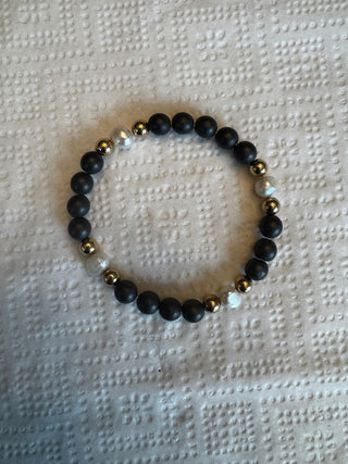 Mat Grey beads With Gold and Pearl Pattern Beaded Bracelet